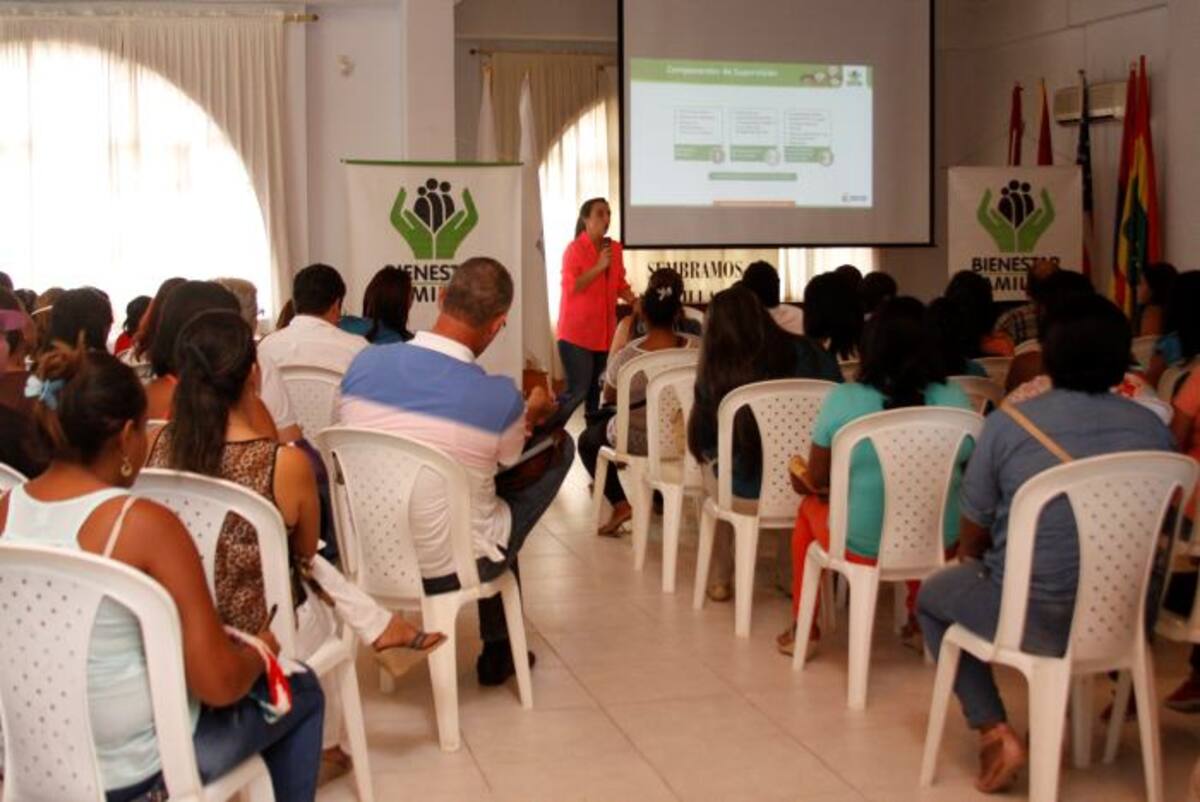 La directora nacional de Primera Infancia del ICBF, Karen Abudinén Abuchaibe, exigió atención de calidad a los operadores de Bolívar. LORENA HENRÍQUEZ LABORDE
