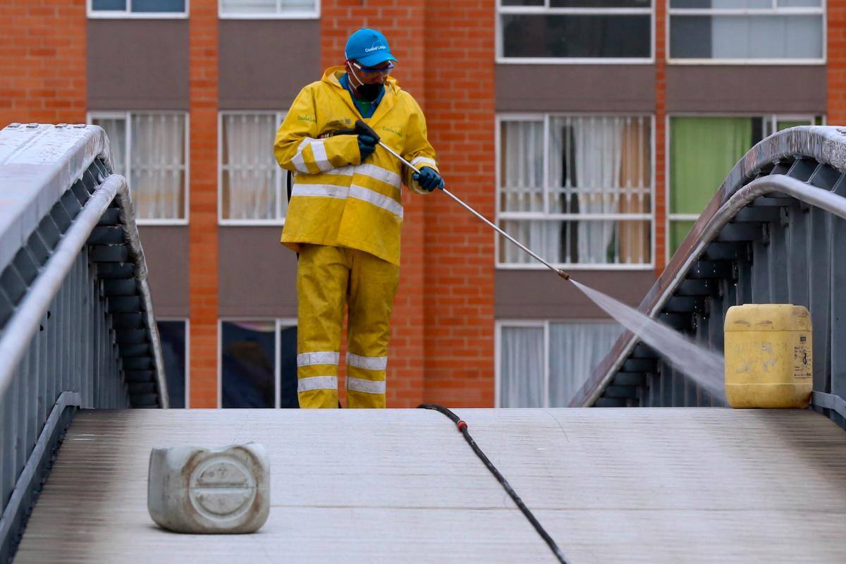 OMS recomienda no hacer fumigaciones en lugares públicos para prevenir COVID-19