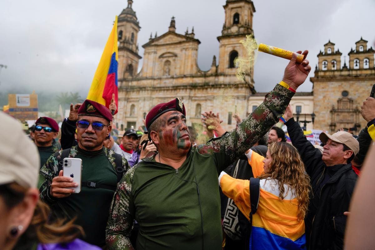Marcha en Bogotá: militares retirados también marcharon. // Foto: Ap