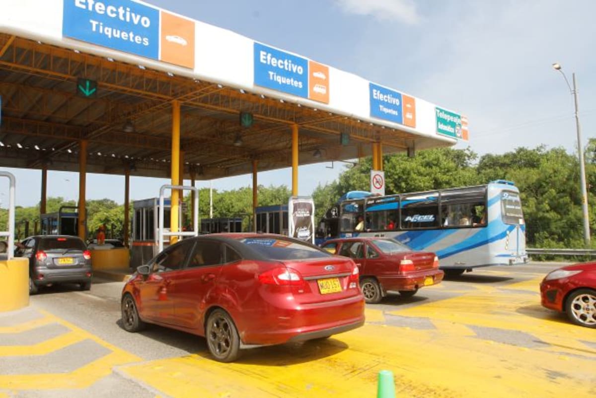 Las tarifas en los peajes en la ciudad aumentaron en más de $300. Julio Castaño- El Universal.
