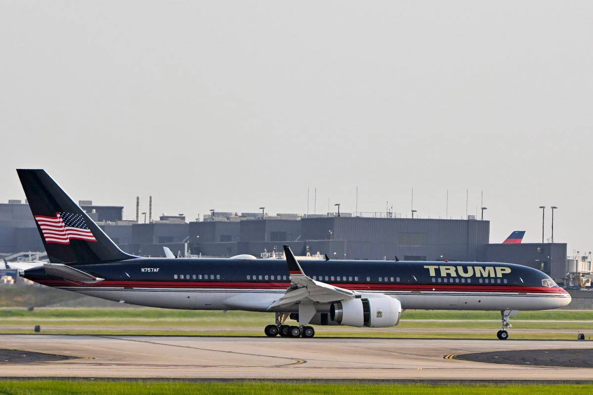 Video: se entrega Donald Trump en la cárcel de Atlanta