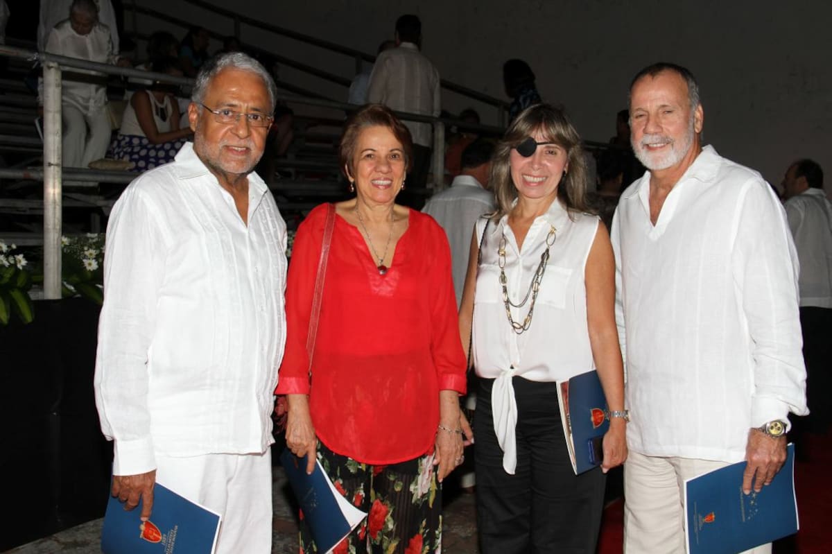 Aníbal Olier, Herminia Martínez, Roxana Segovia de Cabrales y Diego Cabrales.