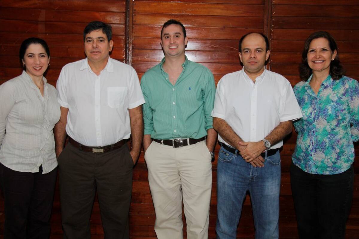 Gina Martínez, Rodrigo Vélez, Carlos Pareja, Orlando Rivero y Judith de Paniza.