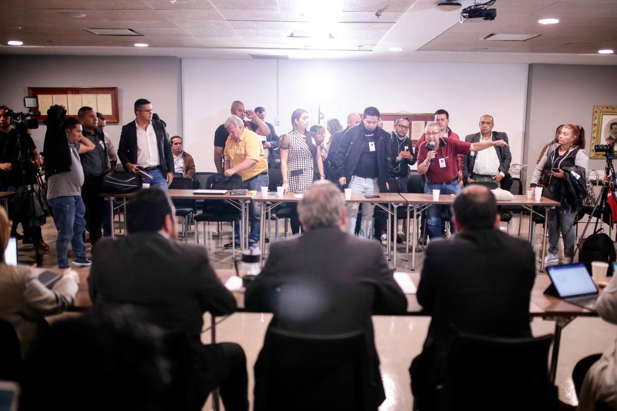 Sí habrá paro de taxistas: fracasó negociación con el Gobierno