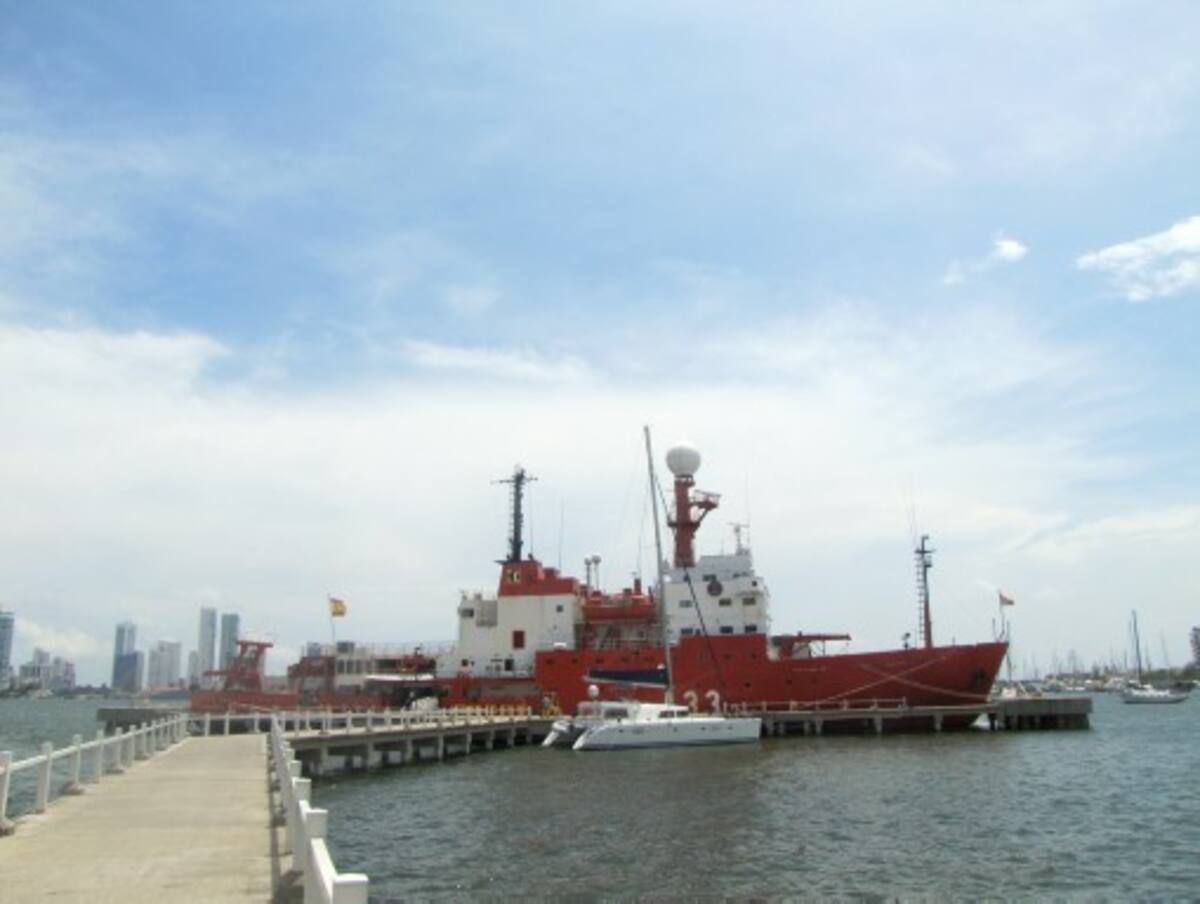 El barco Hespérides atracó en el Muelle Turístico de Manga para prepararse para emprender el viaje hacia Cartagena, España, donde habrá culminado la Expedición Malaspina.