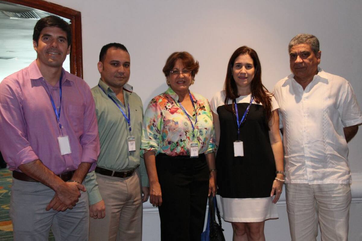 Juan Pablo Vélez, Roberto Pardo, Mariaemma Flórez, María José Covo y Juan Conrrado.