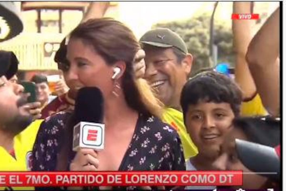 Video: Hincha colombiano intentó besar a periodista deportiva