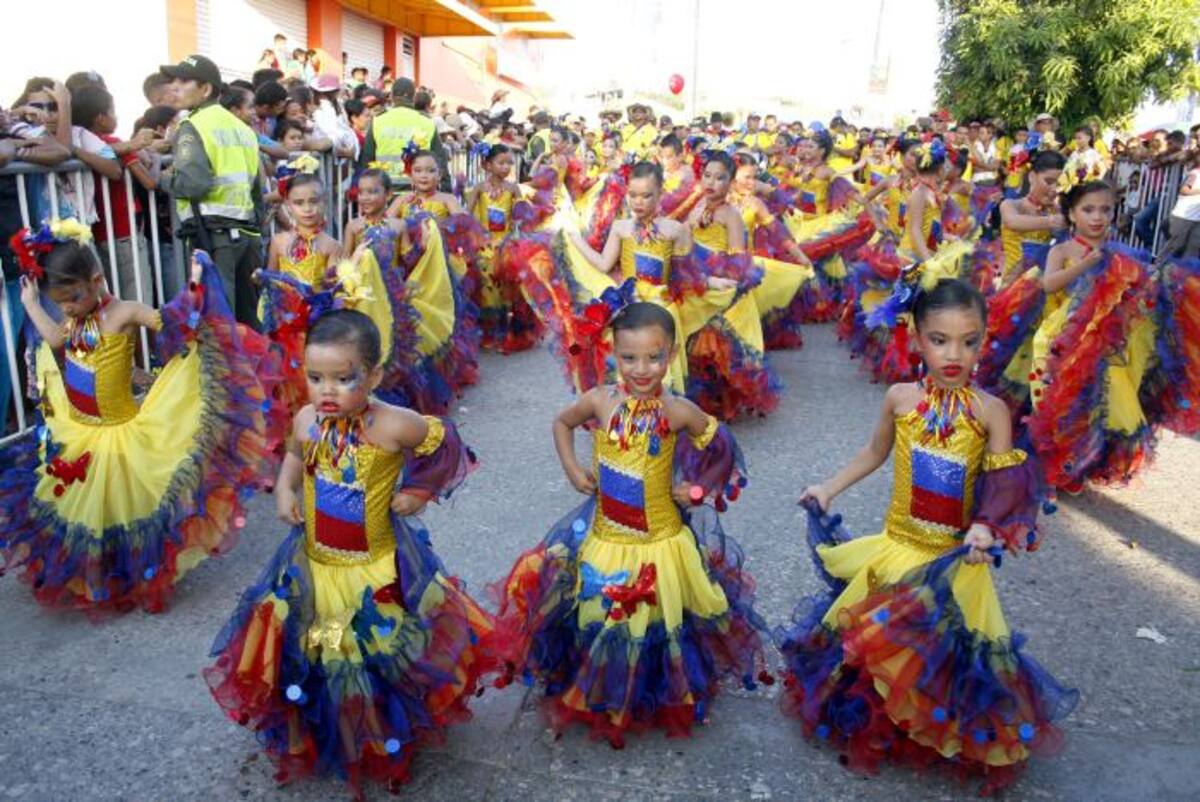 Comparsa Infantil Son Colombia, de Sincelejo. MANUEL SANTIAGO PÉREZ / ELUNIVERSAL