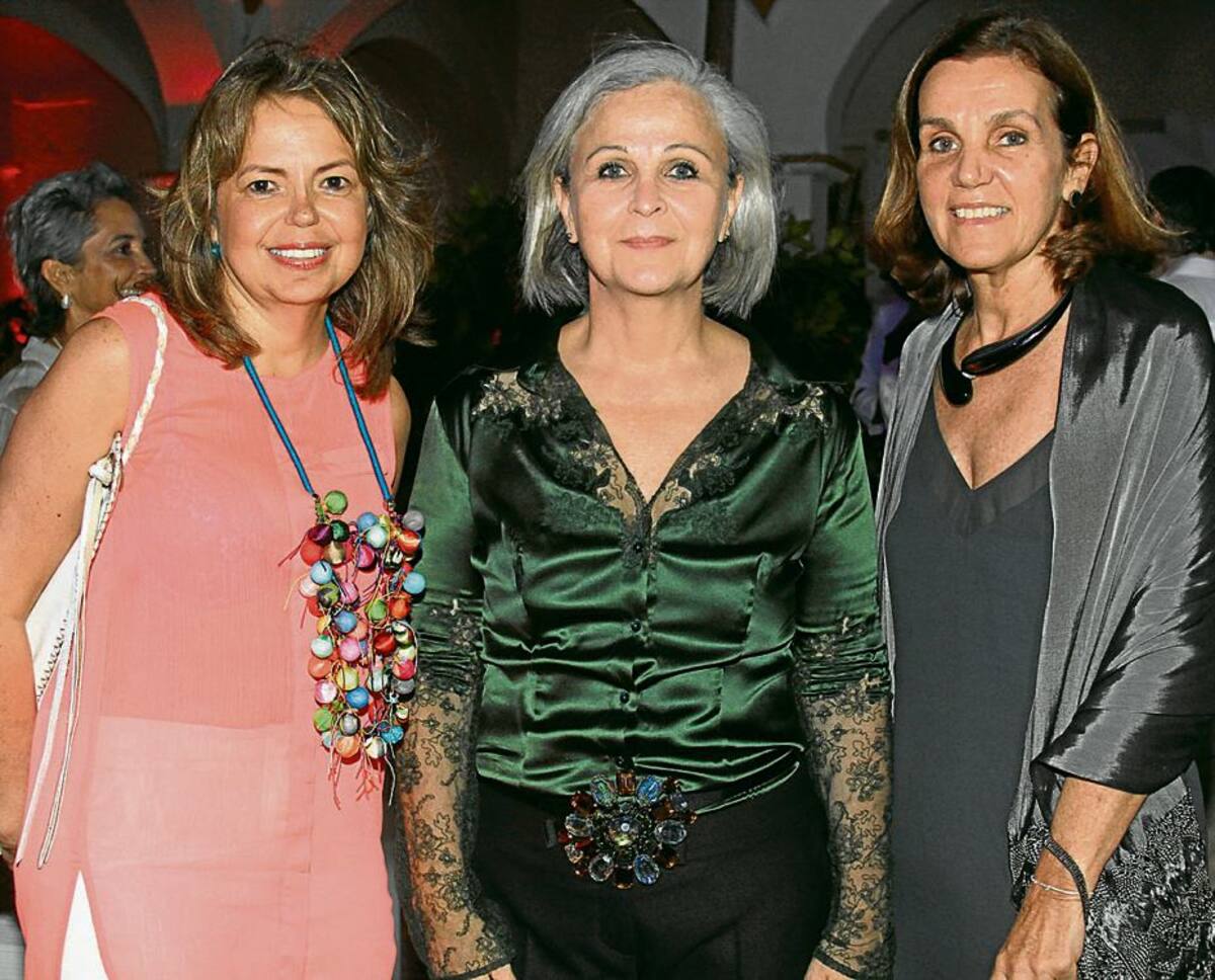 Priscilla Cabrales, Julia Salvi y Gabriela de Londoño.