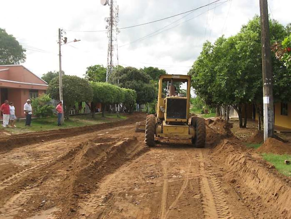 Obras de pavimentación en Sahagún.