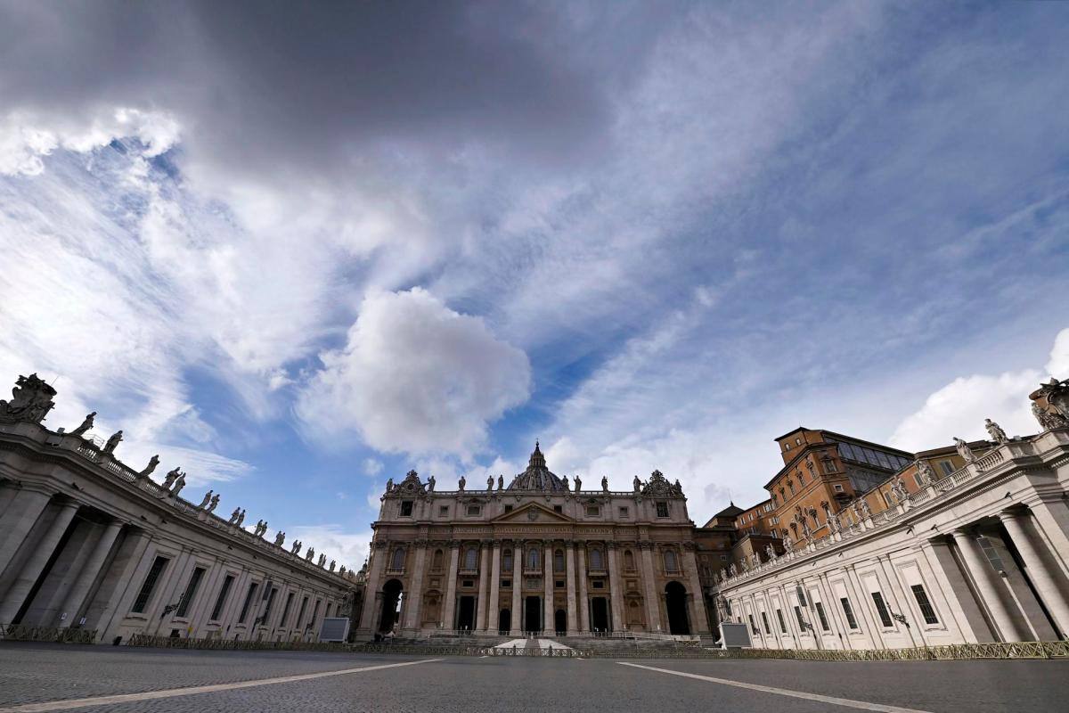 Detienen a hombre que ingresó en carro a la fuerza al Vaticano