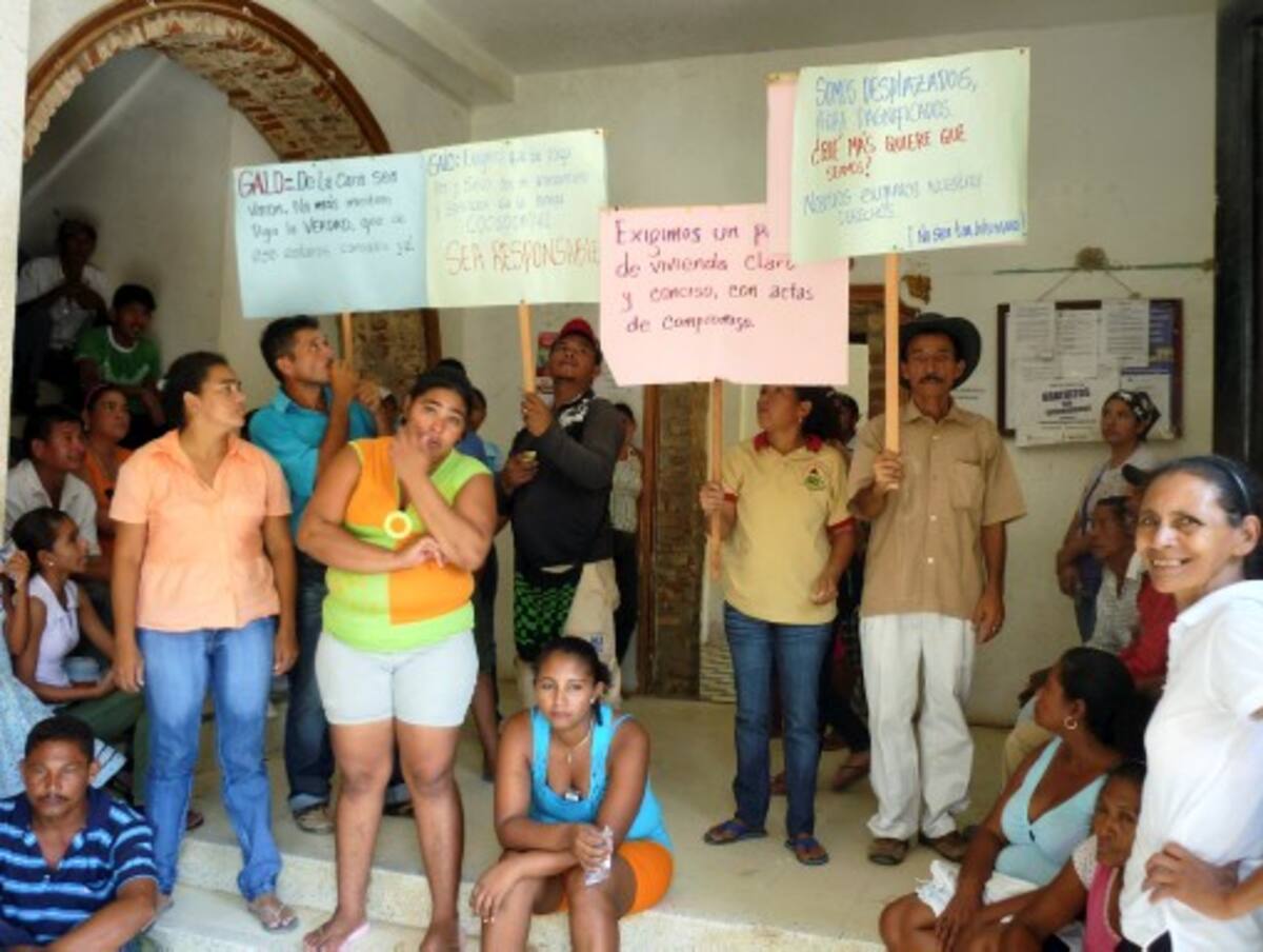 Hasta la Alcaldía llegaron los damnificados de Las Margaritas para protestar por el abandono de las Administración municipal. LILA LEYVA - EL UNIVERSAL