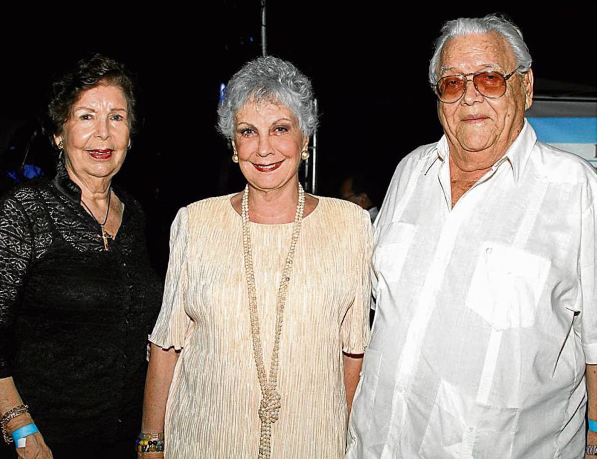 Beatriz de Cavelier, Linda de Valencia y Guillermo Valencia.