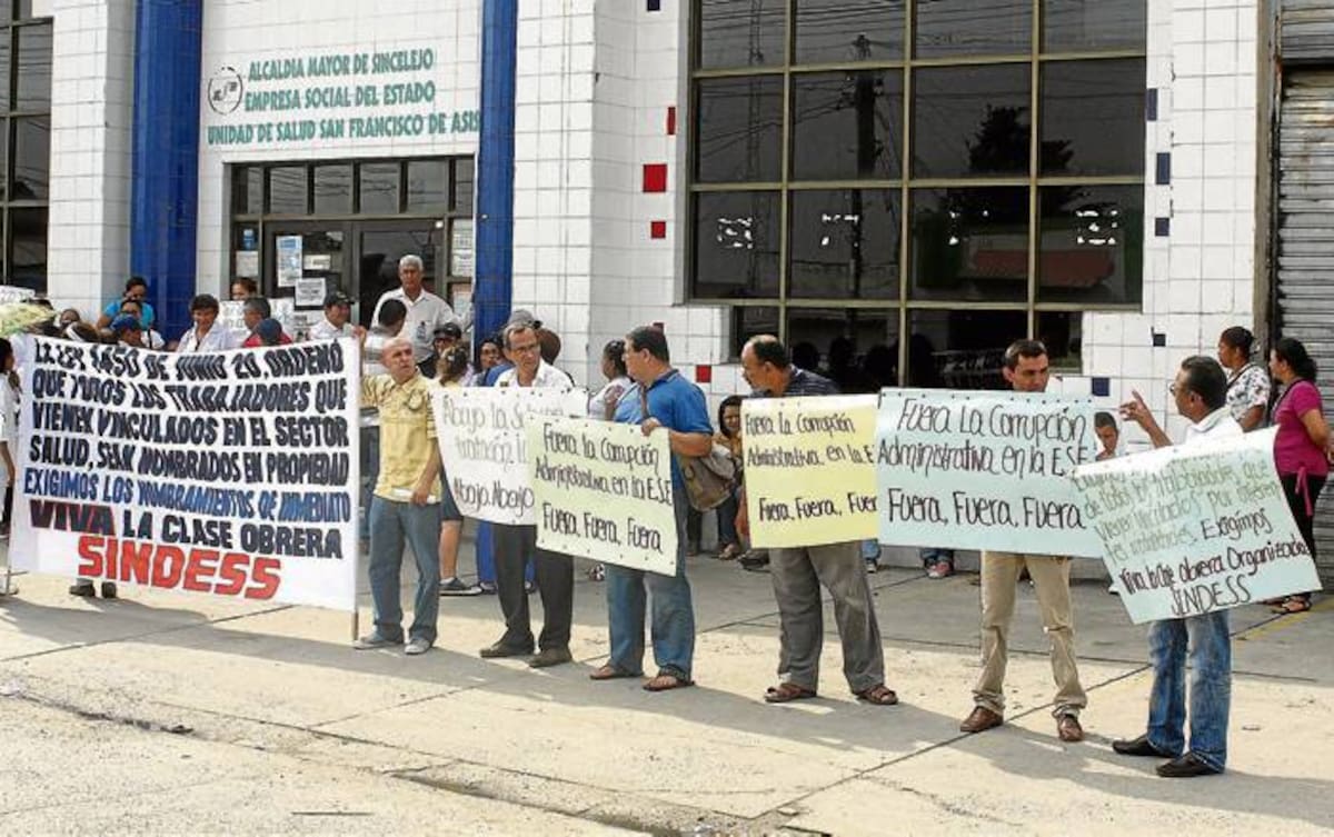 Los trabajadores realizaron un mitin en las afueras de la ESE San Francisco de Asís de Sincelejo.