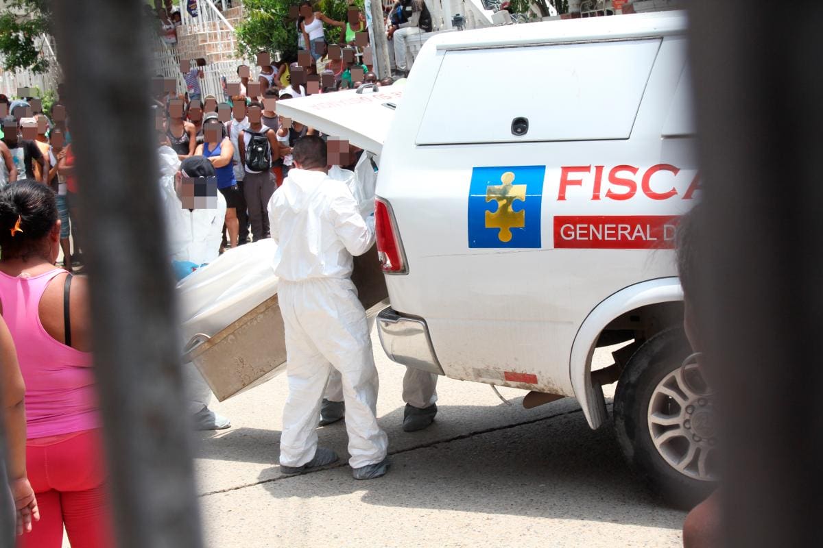 ¿Sirven las líneas para denunciar violencia contra mujeres? Lo probamos