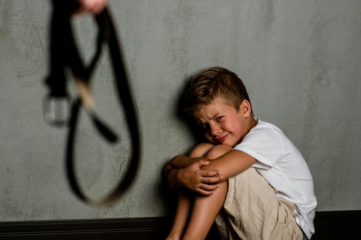 ¡Lamentable! Niños golpeados son más propensos a ser adictos en la adultez