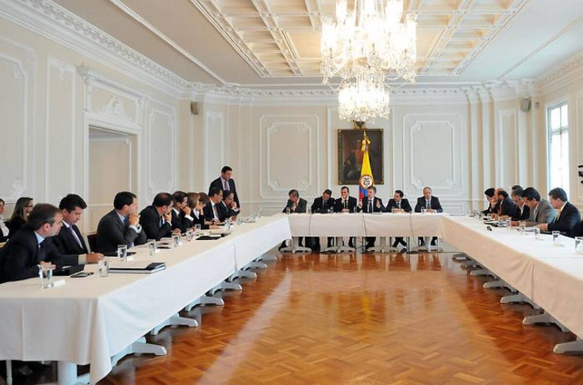 Se había rumorado que el Presidente no quería convocar a la mesa por el tema del umbral, que subirá a partir de las próximas elecciones del 2 al tres por ciento. COLPRENSA