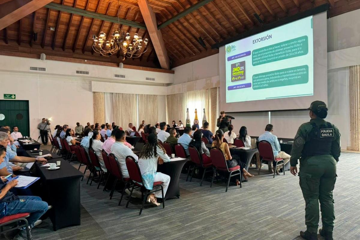 ¡Buena esa! Gaula capacita a empleados de hoteles en prevención de extorsión