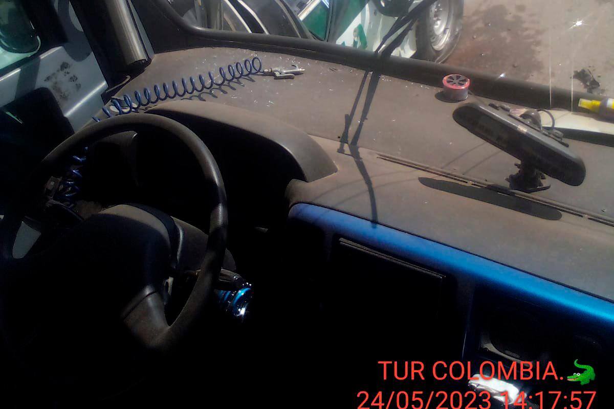 Atentado contra patrulla deja muertos a 2 policías y una mujer