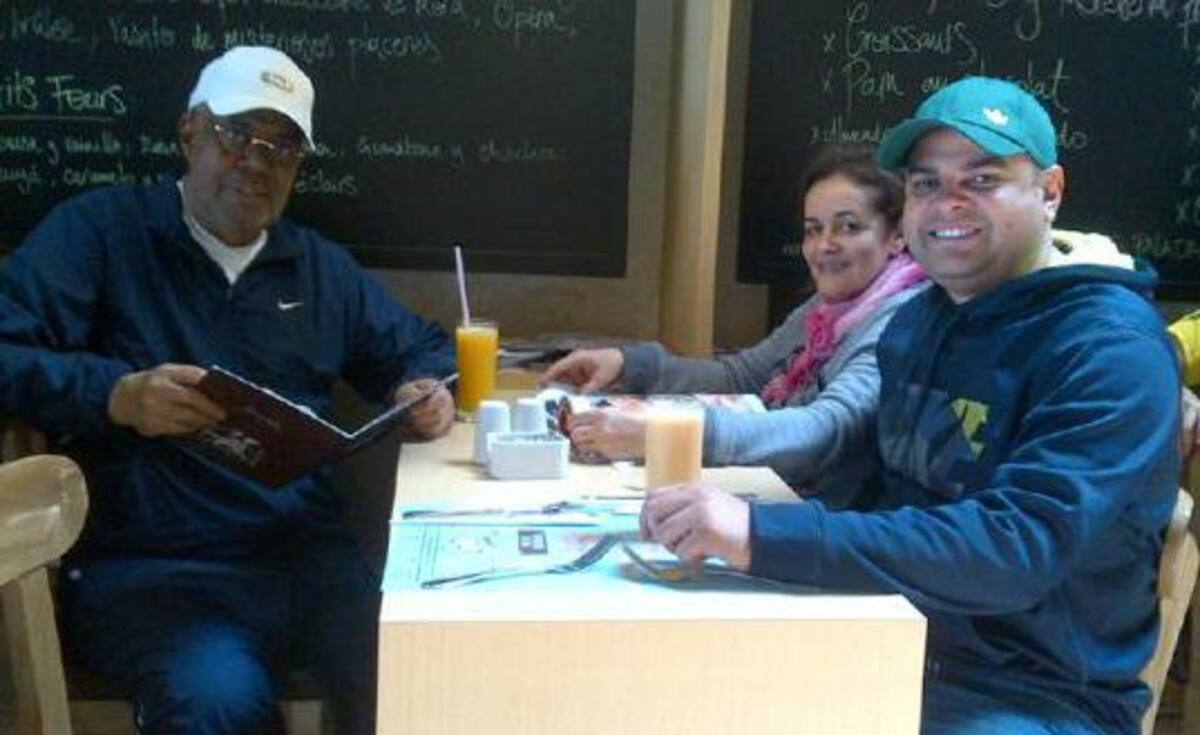 Campo Elías Terán Dix, alcalde de Cartagena, con su esposa, Nereida y su hijo Campito. CORTESÍA