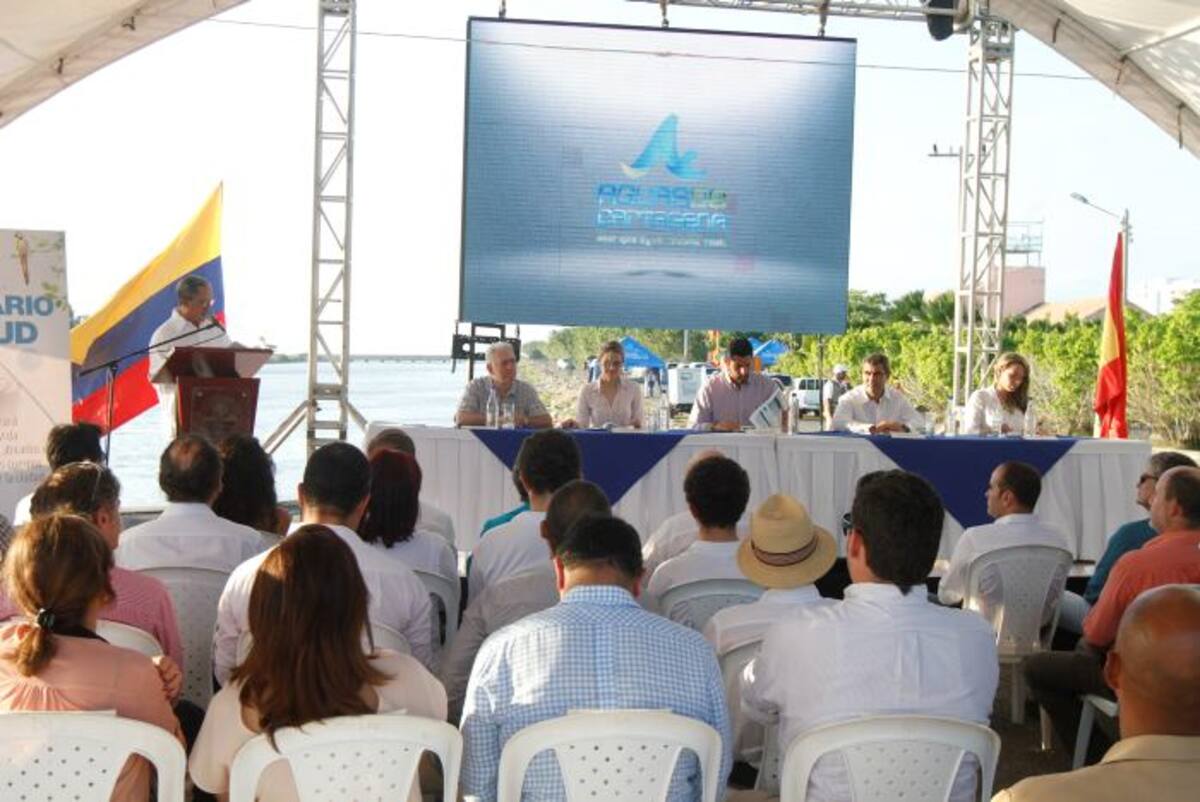 Al evento en La Bocana asistieron el alcalde de Cartagena Dionisio Vélez Trujillo, el gerente de Aguas de Cartagena Francisco Pérez, la directora del programa del Viceministerio de Agua Potable, María Carolina Castillo, entre otros. Aroldo Mestre