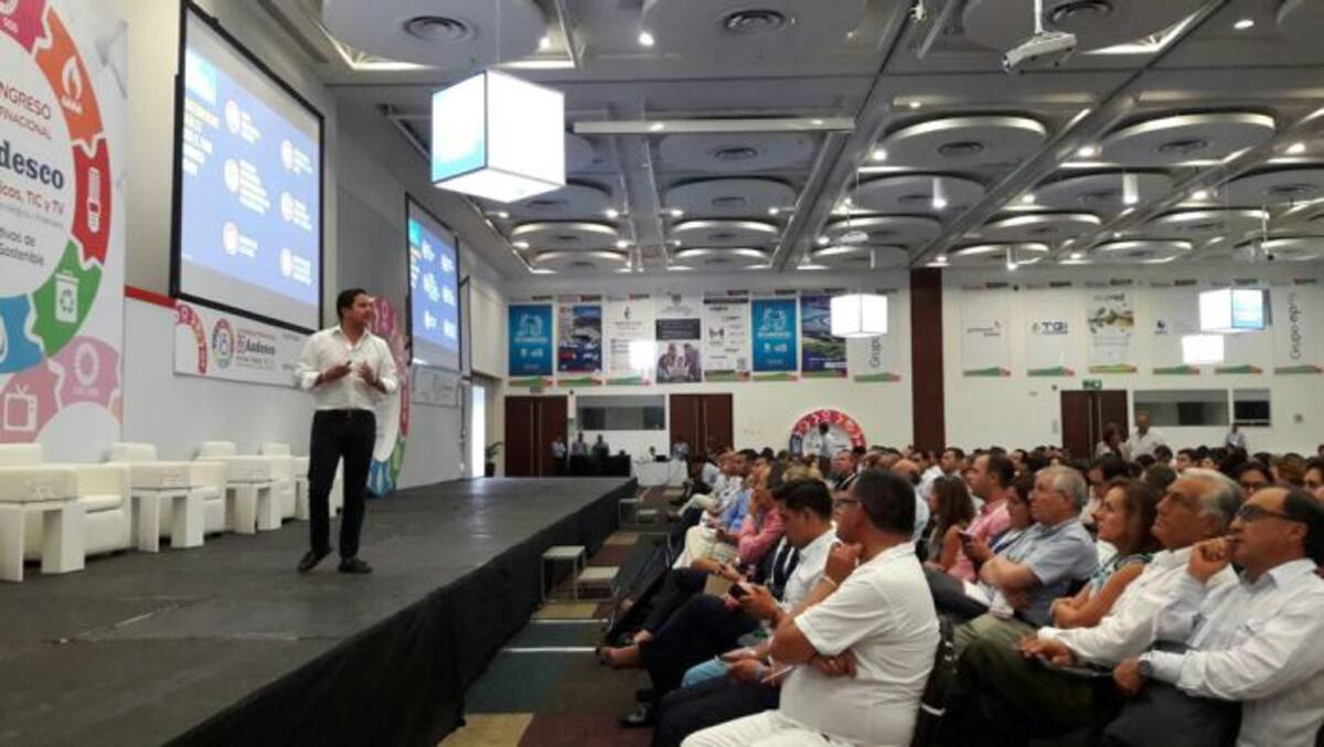 David Luna, ministro TIC, durante su ponencia en el 18 Congreso Internacional de Andesco. Prensa Mintic