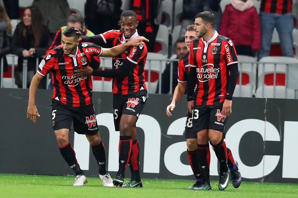 ¡Insólito! Filmaron película porno en estadio de fútbol en pleno partido