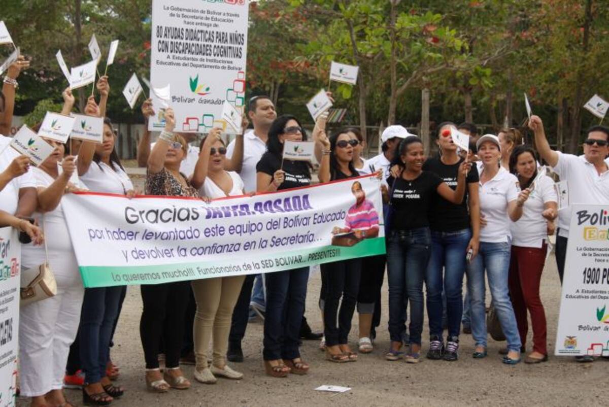 Trabajadores de la Secretaría de Educación de Bolívar se plantaron en Chambacú para manifestar su apoyo a Javier Posada Meola. LORENA HENRÍQUEZ - EL UNIVERSAL