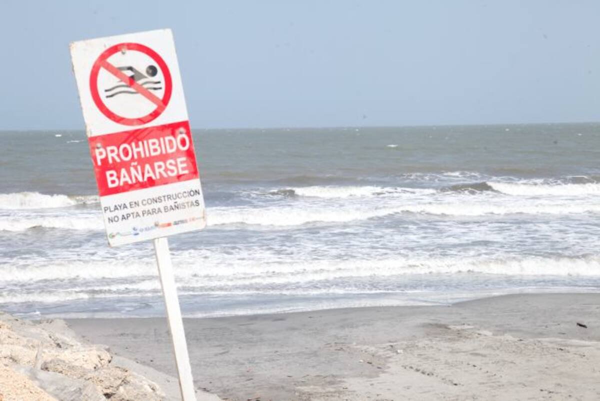 Bañarse en inmediaciones del Túnel de Crespo es hoy un peligro. Aroldo Mestre-El Universal