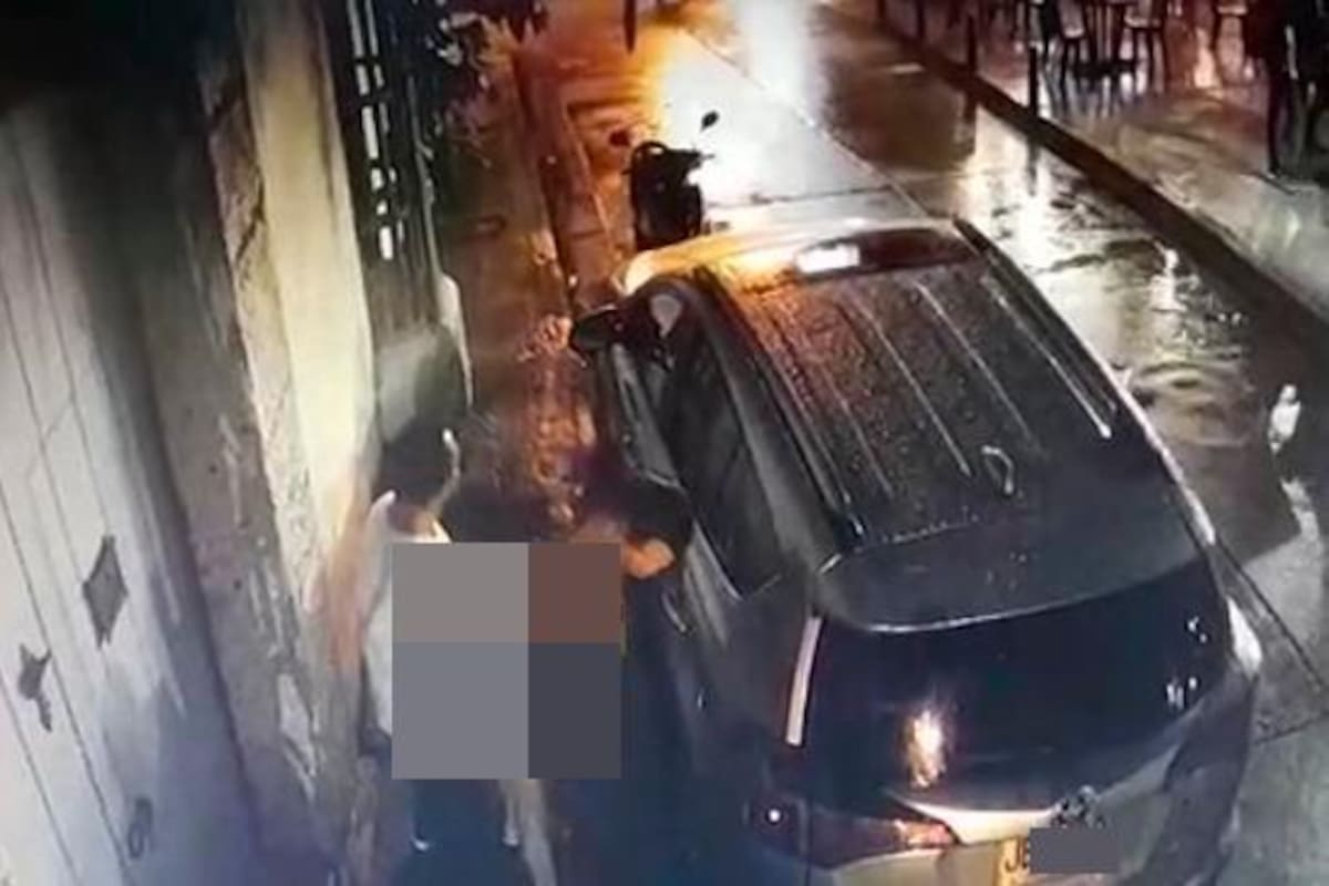 Video: ¡Vuelve y juega! Pareja es captada teniendo sexo en el Centro Histórico