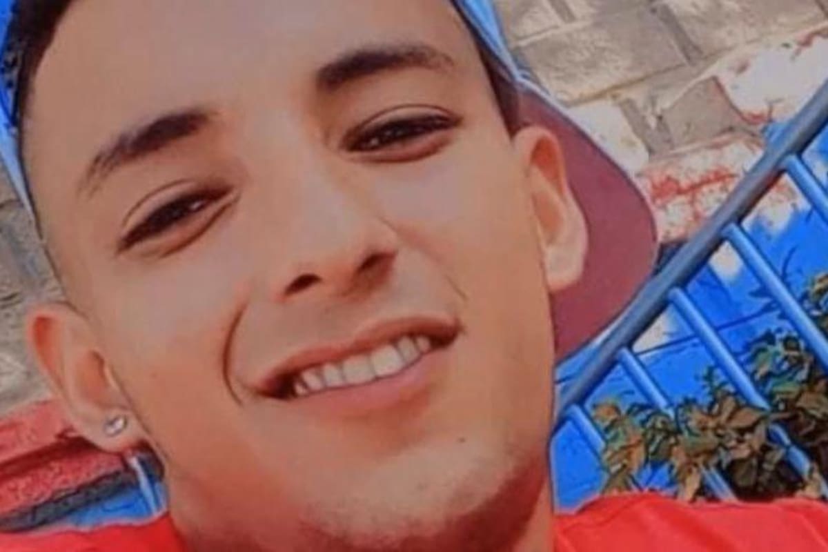 De varios balazos asesinan a joven, de 22 años, en plena vía pública