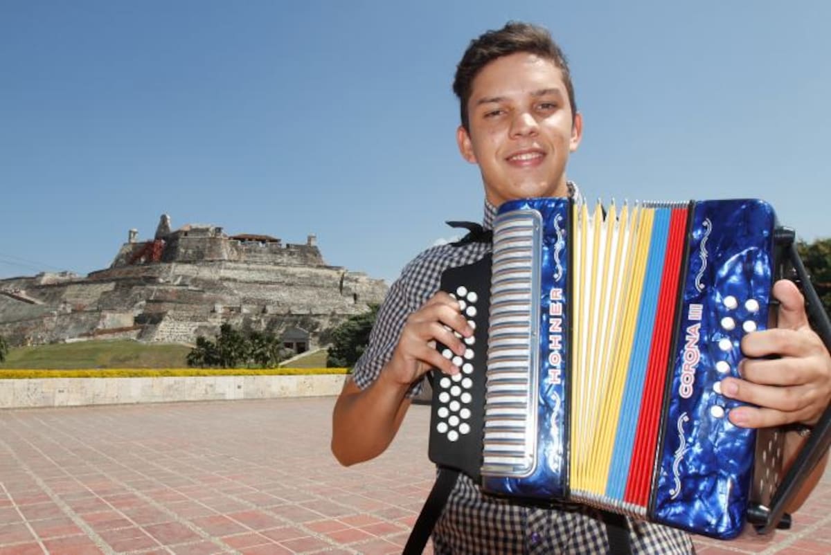 Dyonnel Velásquez Castro CLAUDIA FORTICH