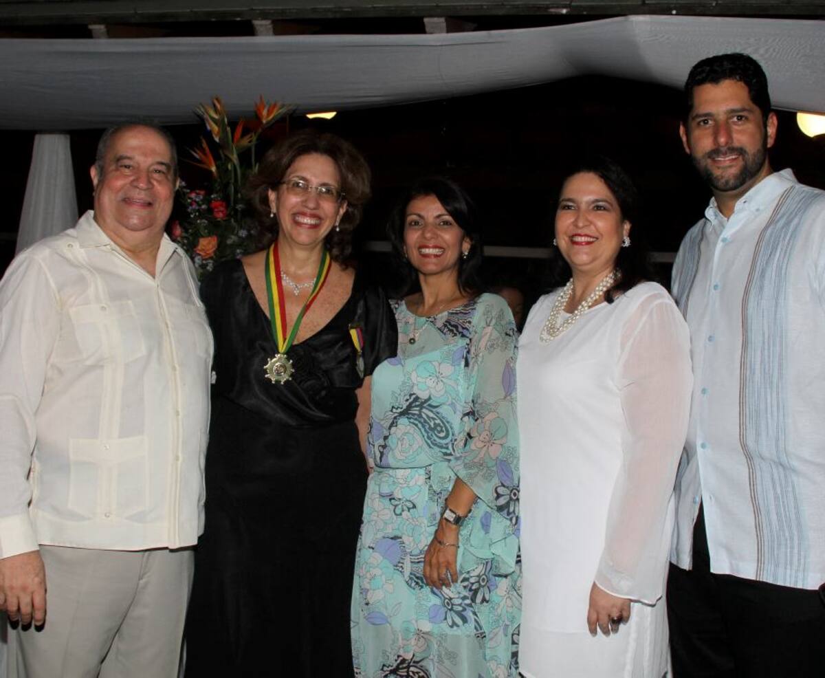 Augusto Covo, Patricia Martínez, Tatiana Bolívar, Adriana Vélez y Dionisio Vélez Trujillo.