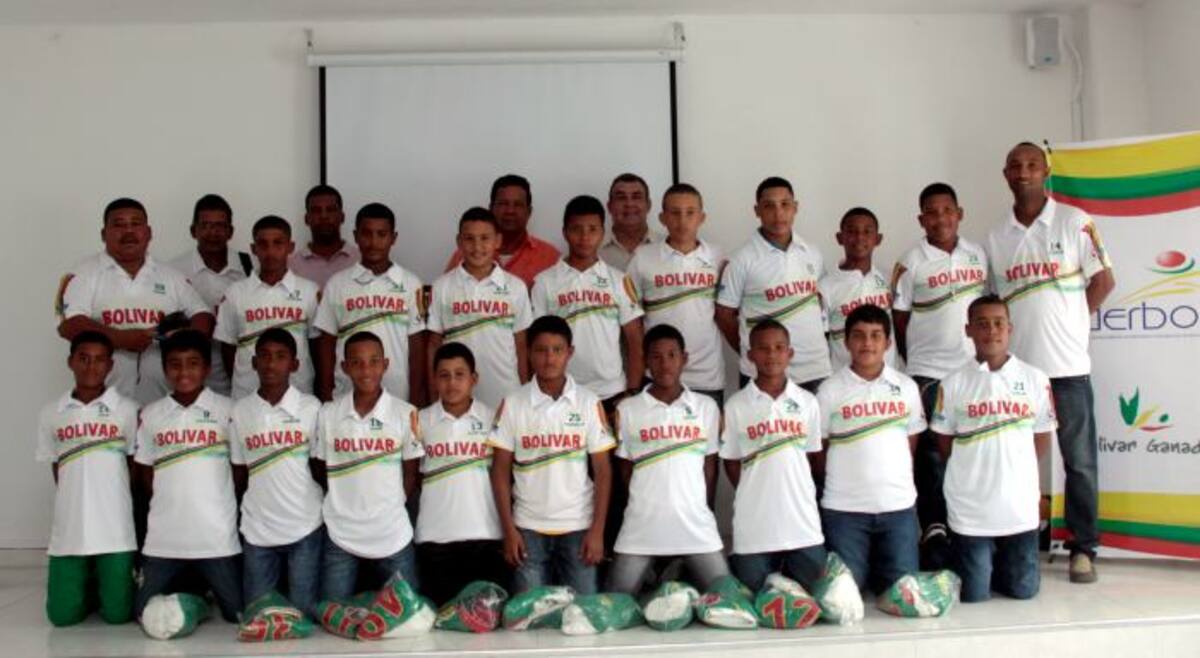 Delegación de Bolívar que viajó ayer a Sincelejo para participar en el Campeonato Nacional In-fantil de Béisbol. Lorena Henríquez