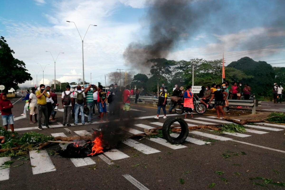 “Alcantarillado ya”: comunidad de Bayunca bloquea Vía del Mar
