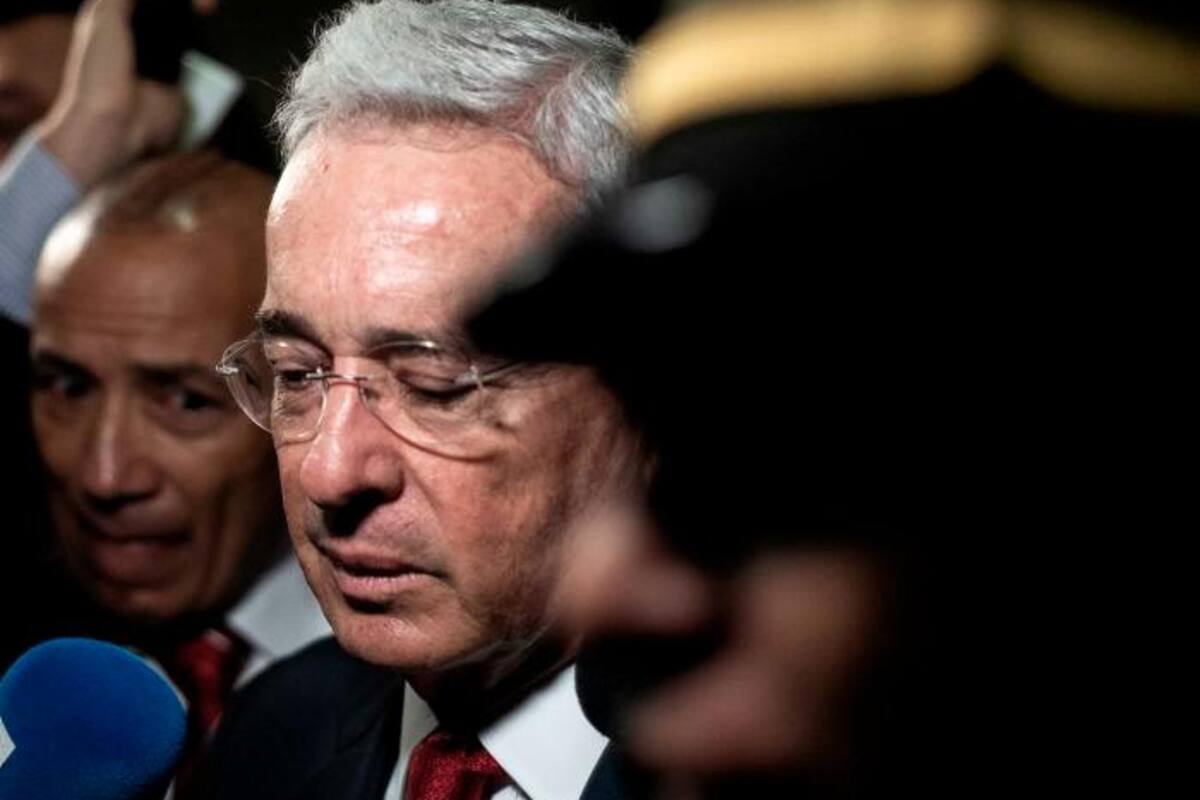 Jueza deja para el sábado decisión sobre libertad de Álvaro Uribe