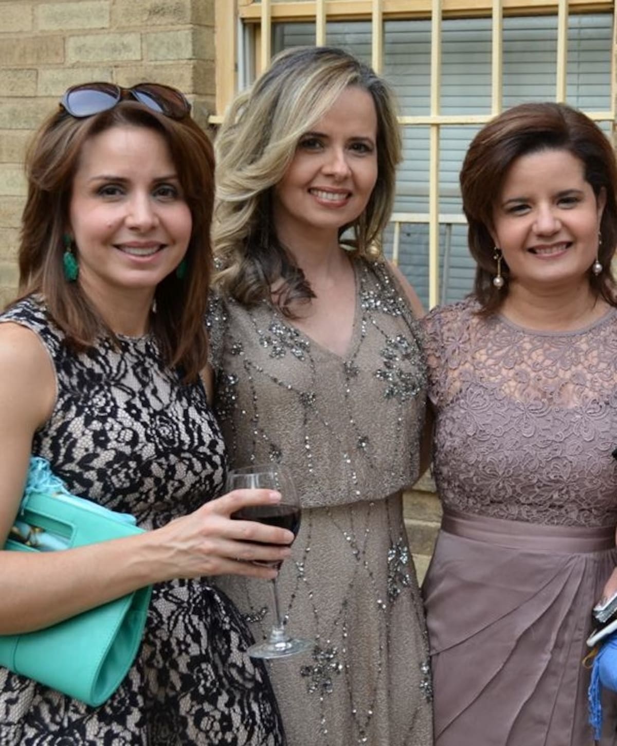 Virginia Gómez y Jessica Juliao de Riveros y Lyda Juliao.