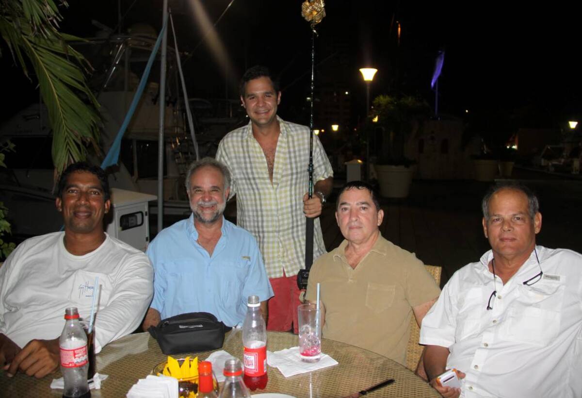 De pie: Amaury Covo Torres; sentados: Víctor González, Amaury Covo, Antonio Amín y Jorge Benedetti.