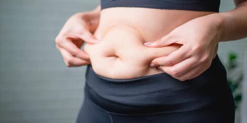 Adiós a los “gorditos”: 7 consejos para deshacerte de la grasa abdominal