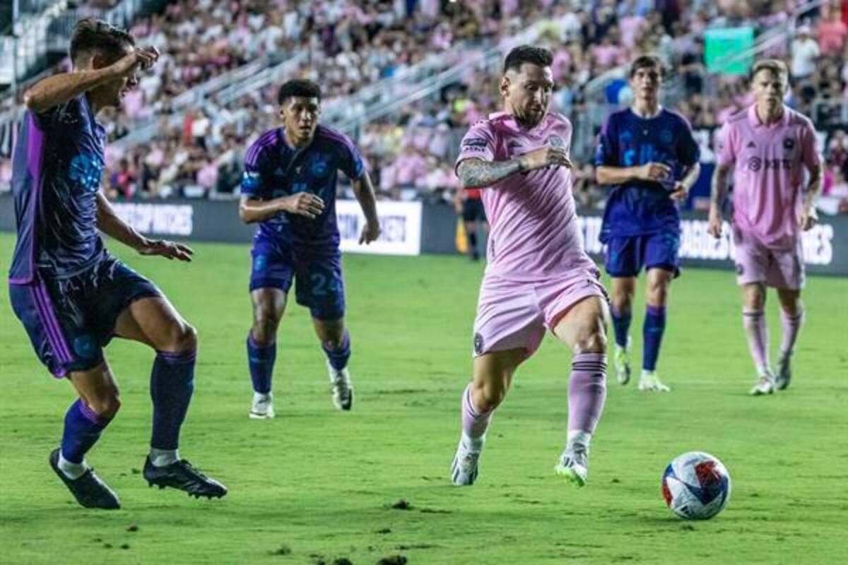 Lionel Messi, Kevin De Bruyne y Erling Haaland, por el premio de la UEFA