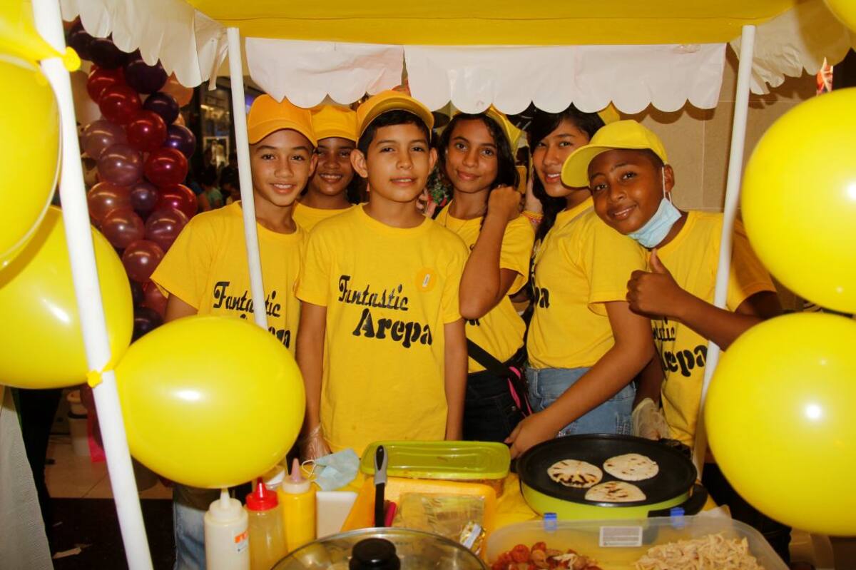 Kevin Chico, Saray Sierra, Daniel Chico, Julie Villanueva, Ana Puerta y Alexander Prents.
