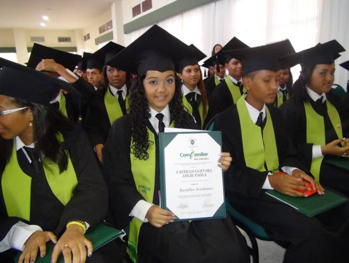 Son 75 nuevos bachilleres los que la IE Comfamiliar le aporta a la sociedad. CORTESÍA