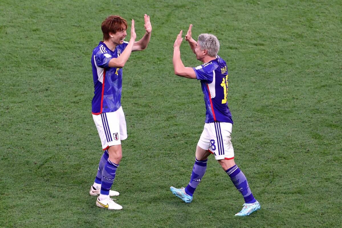 Primera vez que dos asiáticos le ganan a dos campeones en un solo Mundial