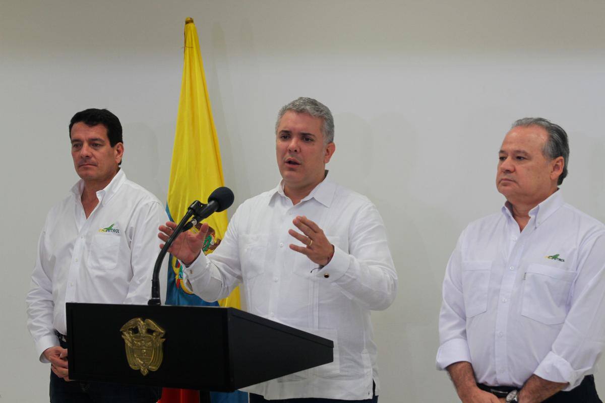 Tras su recorrido, Duque entregó una declaración. Le acompañan Felipe Bayón y Amaury De La Espriella. // ÓSCAR DÍAZ-EU.