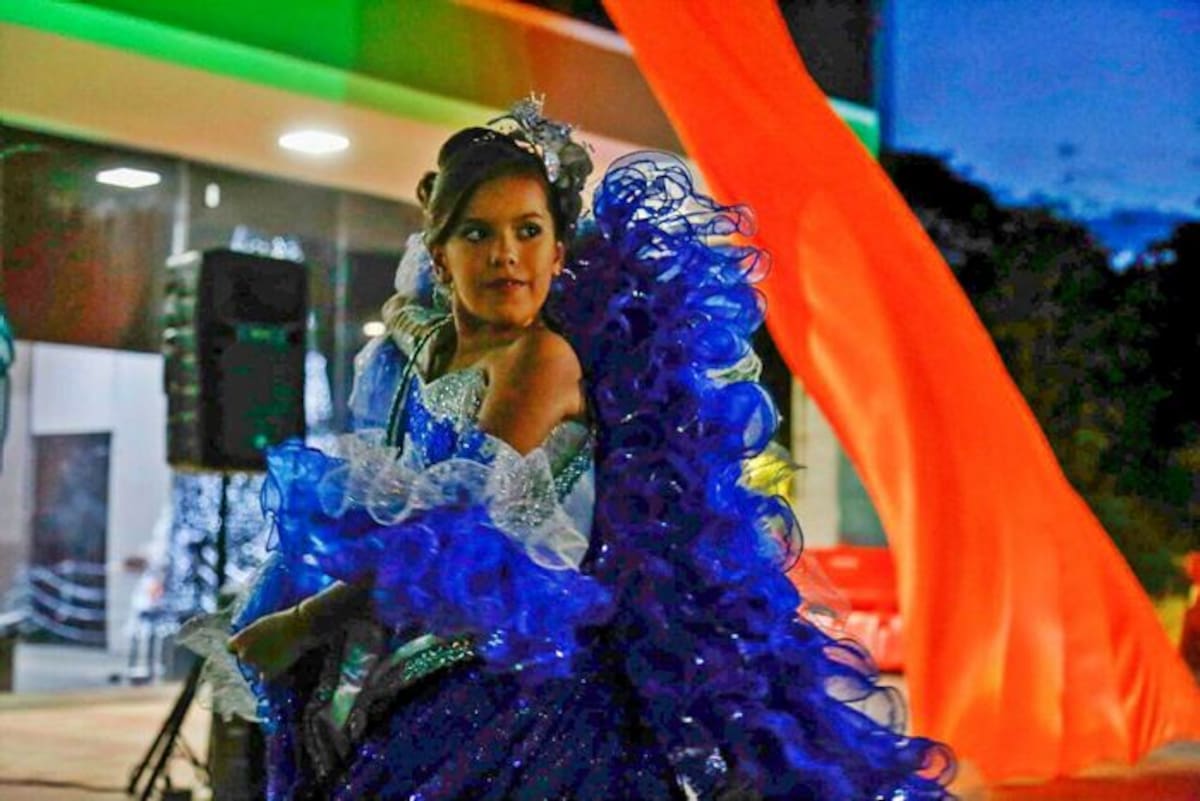 María del Mar Durán Toro, reina Infantil del 20 de Enero. cortesia