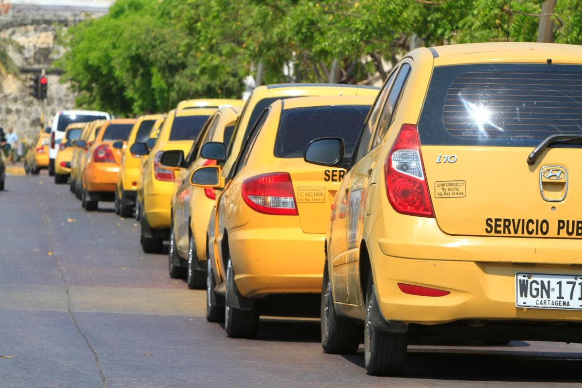 Taxistas se capacitan en bioseguridad para prestar servicio en centros comerciales