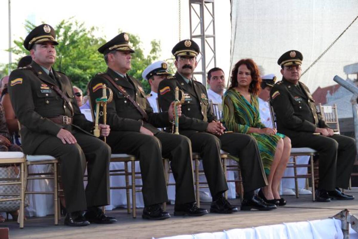 El nuevo comandante de la Policía Mecar, Carlos Rodríguez; el saliente comandante, Ricardo Restrepo, el director de Seguridad Ciudadana de la Policia Nacional, general Rodolfo Palomino; la alcaldesa Judith Pinedo Flórez y el comandante de la Policía de Barranquilla, brigadier general, Óscar Pérez. EL UNIVERSAL, GERMÁN GÓMEZ POLO