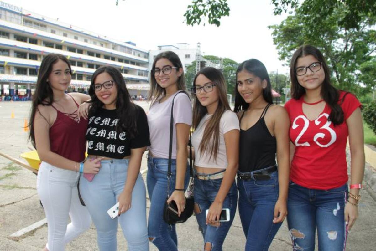 Majo Castañeda, Isabella Taborda, María Victoria Tarra, Nataly Botero, Isabella Torres y Natalia De Oro. LUIS APARICIO - EL UNIVERSAL.