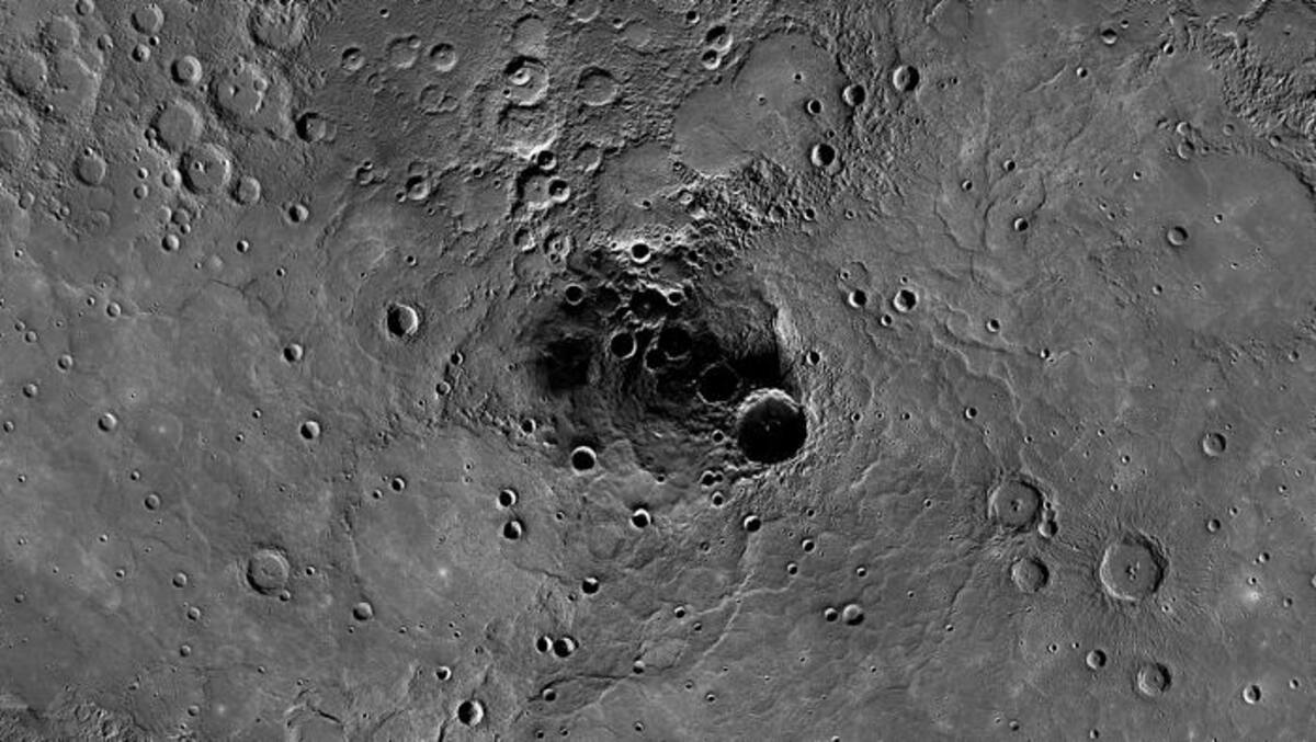 Los científicos consideran probable que el polo sur del planeta también contenga hielo, aunque no hay datos que lo confirmen. AP