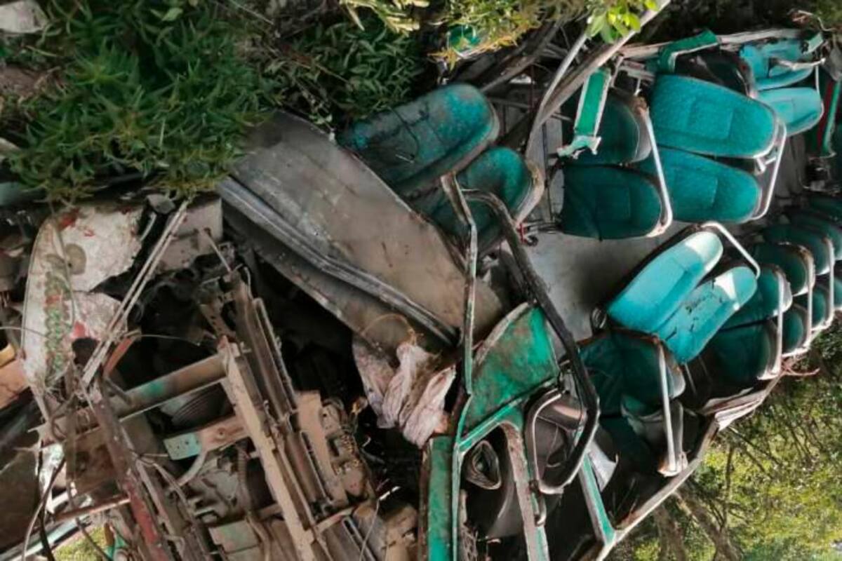Seis muertos y más de 15 heridos en accidente de bus escolar en Santander